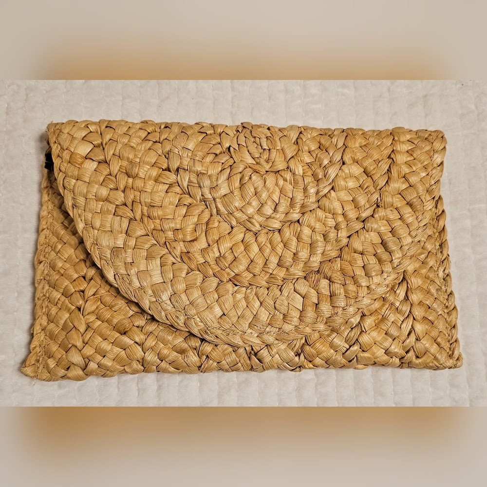 Natural Woven Straw Clutch - Tan